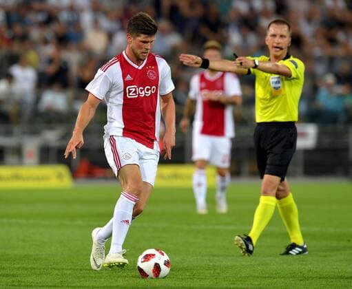 SOCCER - UEFA CL quali, Sturm vs Ajax GRAZ,AUSTRIA,01.AUG.18 - SOCCER - UEFA Champions League qualification, SK Sturm Graz vs AFC Ajax Amsterdam. Image shows Klaas Jan Huntelaar (Ajax) and referee Bartosz Frankowski (POL). GEPAxpictures xMichaelxRiedler