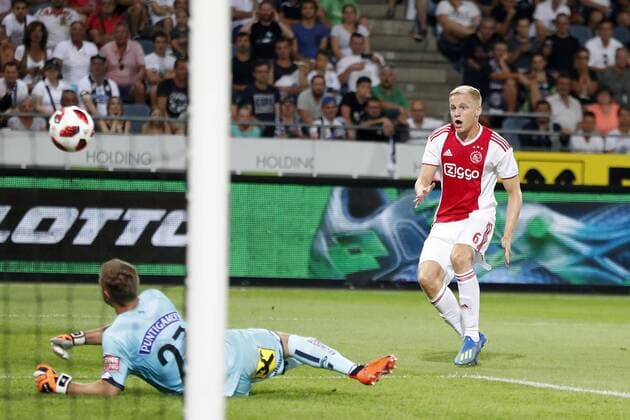 GRAZ, 01-08-2018 , Merkur Arena, football season 2018 2019, UEFA Champions League second qualifying round , 2nd leg , Ajax-player Donny van de Beek and Jorg Siebenhandl during the game Sturm Graz - Ajax 1-3. Sturm Graz - Ajax  x2372672x