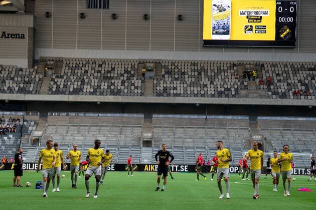 180802 Players of AIK during the warm up prior to the UEFA Europe League qualifying match between AIK and Nordsjälland on August 2, 2018 in Stockholm  Copyright: JONATHANxNÄCKSTRAND BB180802JN003