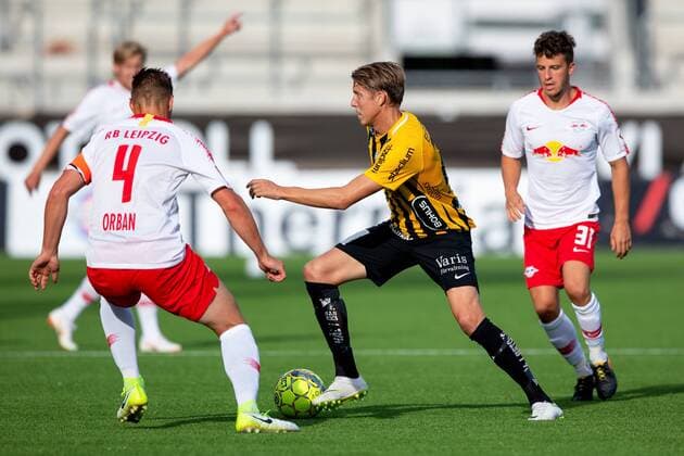 180802 Viktor Lundberg of Häcken and Willi Orban of Leipzig during the UEFA Europe League qualifying match between Häcken and RB Leipzig on August 2, 2018 in Gothenburg  Copyright: MICHAELxERICHSEN BB180802MI017