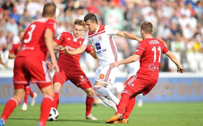 2018.08.02 Myjawa Pilka nozna UEFA Liga Europy Eliminacje Sezon 2018 2019 AS Trencin - Gornik Zabrze N z Szymon Zurkowski Hamza Catakovic Foto Press Focus NEWSPIX.PL 2018.08.02 Myjawa Football UEFA Europa League Season 2018 2019 AS Trencin - Gornik Zabrze Szymon Zurkowski Hamza Catakovic Credit: Press Focus --- Newspix.pl  20180802PF_PF003