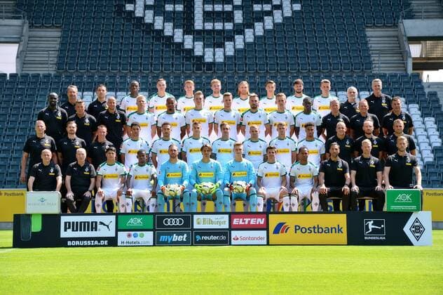 VfL Borussia Mönchengladbach 1 BL 2018 2019 Team photo Top row v li Head of Medicine and Prevention Dr Andreas Schlumberger Team physician Dr Ralf Doyscher Denis Zakaria Florian Mayer Andreas Poulsen Christoph Kramer Michael Lang Florian Neuhaus Tobias Strobl Louis Jordan Beyer Team doctor Dr Heribert Ditzel Team doctor Dr Stefan Hertl Second Serie von oben v li Transitional coach Otto Addo Goalkeeping coach Uwe Kamps Goalkeeping coach Steffen Krebs Oscar Wendt Alassane Plea Matthias Ginter Nico Elvedi Josip Drmic Torben MuÌsel Mamadou Doucoure Co Coach Frank Geideck Co Coach Dirk Bremser Head coach Dieter Hecking Second row from below v left Physiotherapist Dirk MuÌller Physiotherapist Benedikt Beans Masseur Adam Szordykowski Lars Stindl Fabian Johnson Laszlo Benes Patrick Herrmann Tony Jantschke Michael Cuisance Keanan Bennetts Supervisor Christian Rieger Physiotherapist Holger Wagner Senior Physiotherapist Hendrik Schreiber Bottom row v left Attendance Manager Marcus Breuer Supervisor Rolf HuÌlswitt Julio Villalba Ibrahima Traore Tobias Sippel Yann Summer Moritz Nicolas Jonas Hofmann Raffael Athletic Trainer Alexander Mouhcine Athletic Trainer Quirin Löppert Athletic Trainer Markus MuÌller