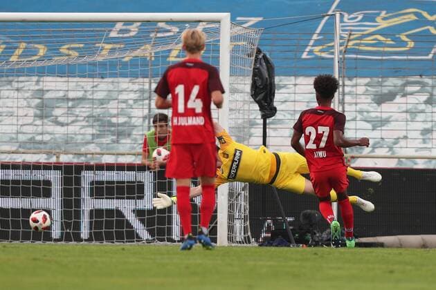 SOCCER - UEFA EL quali, Admira vs Sofia MARIA ENZERSDORF,AUSTRIA,02.AUG.18 - SOCCER - UEFA Europa League qualification, FC Admira Wacker Moedling vs PFK CSKA Sofia. Image shows Morten Hjulmand (Admira), Emanuel Aiwu (Admira) and Manuel Kuttin (Admira). GEPAxpictures xChristianxOrt