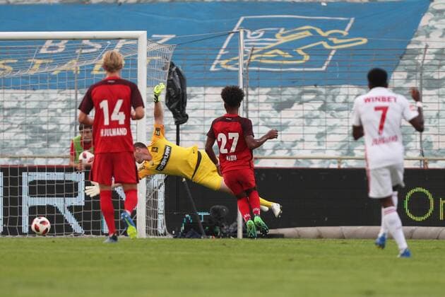 SOCCER - UEFA EL quali, Admira vs Sofia MARIA ENZERSDORF,AUSTRIA,02.AUG.18 - SOCCER - UEFA Europa League qualification, FC Admira Wacker Moedling vs PFK CSKA Sofia. Image shows Jorge Intima (ZSKA Sofia), Morten Hjulmand (Admira), Emanuel Aiwu (Admira) and Manuel Kuttin (Admira). GEPAxpictures xChristianxOrt