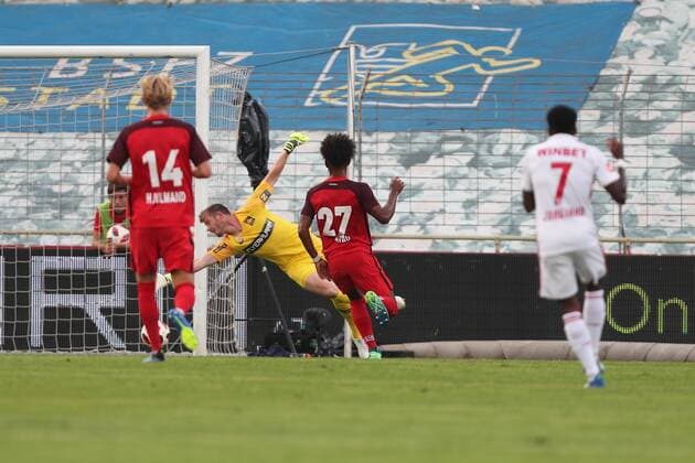 SOCCER - UEFA EL quali, Admira vs Sofia MARIA ENZERSDORF,AUSTRIA,02.AUG.18 - SOCCER - UEFA Europa League qualification, FC Admira Wacker Moedling vs PFK CSKA Sofia. Image shows Jorge Intima (ZSKA Sofia), Morten Hjulmand (Admira), Emanuel Aiwu (Admira) and Manuel Kuttin (Admira). GEPAxpictures xChristianxOrt