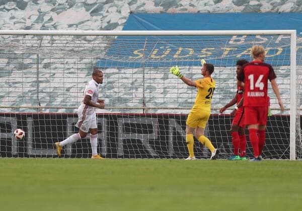 SOCCER - UEFA EL quali, Admira vs Sofia MARIA ENZERSDORF,AUSTRIA,02.AUG.18 - SOCCER - UEFA Europa League qualification, FC Admira Wacker Moedling vs PFK CSKA Sofia. Image shows the rejoicing of Roque Maurides (ZSKA Sofia), Manuel Kuttin (Admira), Emanuel Aiwu (Admira) and Morten Hjulmand (Admira). GEPAxpictures xChristianxOrt