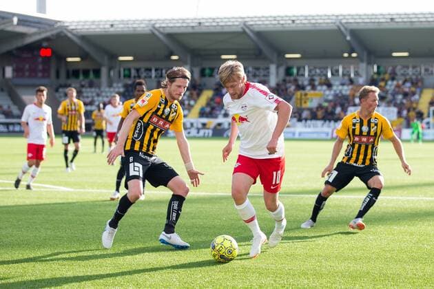 180802 Erik Friberg of Häcken and Emil Forsberg of Leipzig during the UEFA Europe League qualifying match between Häcken and RB Leipzig on August 2, 2018 in Gothenburg  Copyright: MICHAELxERICHSEN BB180802MI035