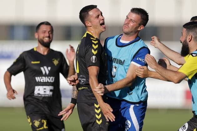 Mayron de Almeida (Niederkorn 7) jubelt, freut sich, Jubel, Freude nach seinem Tor zum 1:0 mit Charly Schinker (Torwart Niederkorn 13) 02.08.2018 Fussball Europa League Qualifikation, 2. Runde, Rückspiel, Saison 2018-2019 02.08.2018 LUX, ELQ, FC Progres Niederkorn (BEL) - Honved Budapest (HUN) Stade Municipal de la Ville de Differdange, Oberkorn 