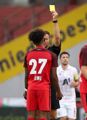 SOCCER - UEFA EL quali, Admira vs Sofia MARIA ENZERSDORF,AUSTRIA,02.AUG.18 - SOCCER - UEFA Europa League qualification, FC Admira Wacker Moedling vs PFK CSKA Sofia. Image shows referee Pol van Boekel (NED) and Emanuel Aiwu (Admira). Keywords: yellow card. GEPAxpictures xMarioxKneisl