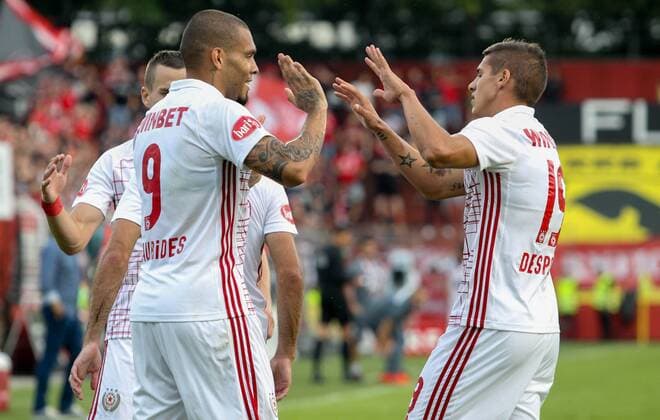 SOCCER - UEFA EL quali, Admira vs Sofia MARIA ENZERSDORF,AUSTRIA,02.AUG.18 - SOCCER - UEFA Europa League qualification, FC Admira Wacker Moedling vs PFK CSKA Sofia. Image shows the rejoicing of Roque Maurides and Kiril Despodov (Sofia). GEPAxpictures xMarioxKneisl