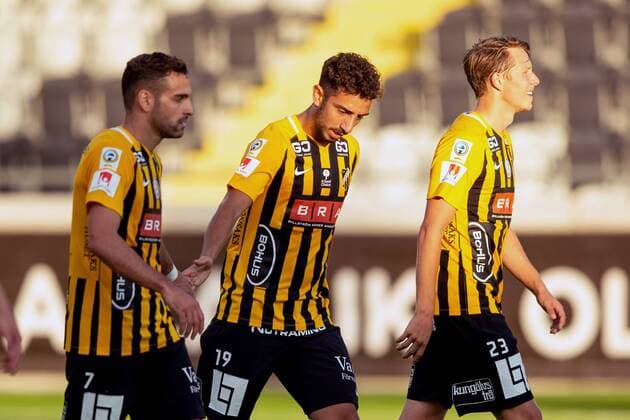 180802 Daleho Irandust of Häcken celebrates with his teammates after scoring 1 1 during the UEFA Europe League qualifying match between Häcken and RB Leipzig on August 2, 2018 in Gothenburg  Copyright: MICHAELxERICHSEN BB180802MI045