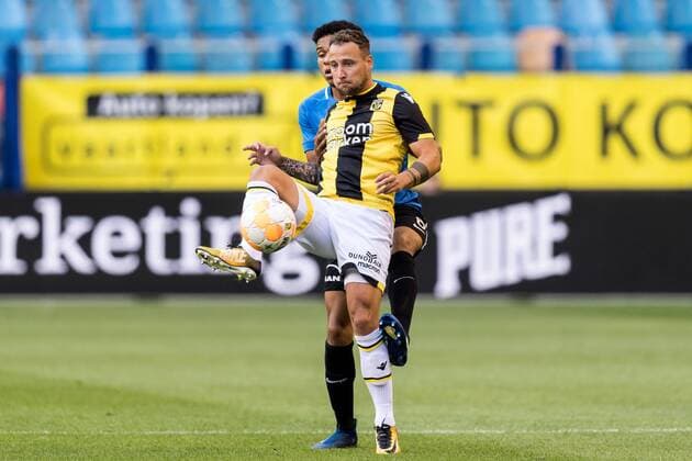 (L-R) Bradley de Nooijer of FC Viitorul Constanta, Roy Beerens of Vitesse during the UEFA Europa League second round qualifying match between Vitesse Arnhem and FC Viitorul Constanta at the Gelredome on August 02, 2018 in Arnhem, The Netherlands UEFA Europa League 2018 2019 xVIxVIxImagesx xGerritxvanxKeulenxIVx 11651804