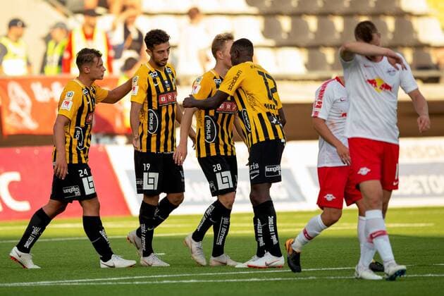 180802 Daleho Irandust of Häcken celebrates with his teammates after scoring 1 1 during the UEFA Europe League qualifying match between Häcken and RB Leipzig on August 2, 2018 in Gothenburg  Copyright: MICHAELxERICHSEN BB180802MI046