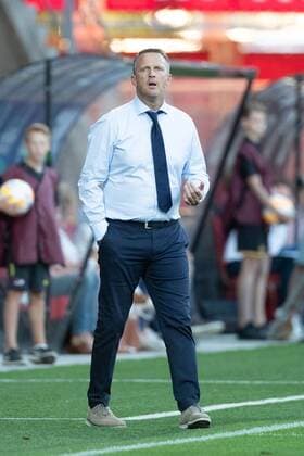 coach John van den Brom of AZ during the UEFA Europa League second round qualifying match between AZ Alkmaar and FC Kairat at the AFAS stadium on August 02, 2018 in Alkmaar, The Netherlands UEFA Europa League 2018 2019 xVIxVIxImagesx xTomxBodexMultimediaxIVx 11651934