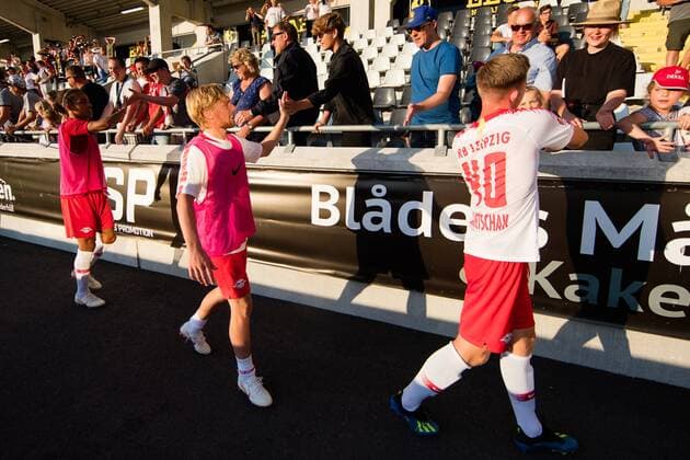 180802 Emil Forsberg or Leipzig and Erik Majetschak or Leipzig thanking supporters after the UEFA Europe League qualifying match between Häcken and RB Leipzig on August 2, 2018 in Gothenburg  Copyright: MICHAELxERICHSEN BB180802MI053