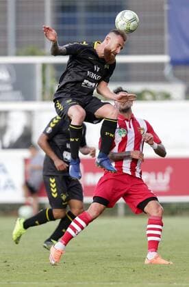 Kopfball Aleksandre Karapetian (Niederkorn 87) 02.08.2018 Fussball Europa League Qualifikation, 2. Runde, Rückspiel, Saison 2018-2019 02.08.2018 LUX, ELQ, FC Progres Niederkorn (BEL) - Honved Budapest (HUN) Stade Municipal de la Ville de Differdange, Oberkorn 