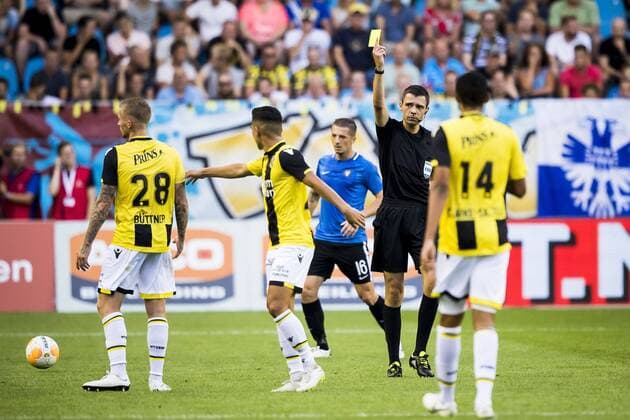 ARNHEM, Vitesse - FC Viitorul, 2-8-2018, football, season 2018-2019, qualification match for Europa League, stadium de Gelredome, referee Kevin Clancy (2R) gives a yellow card to Vitesse player Alexander Buttner (L) Vitesse - FC Viitorul  x2373204x