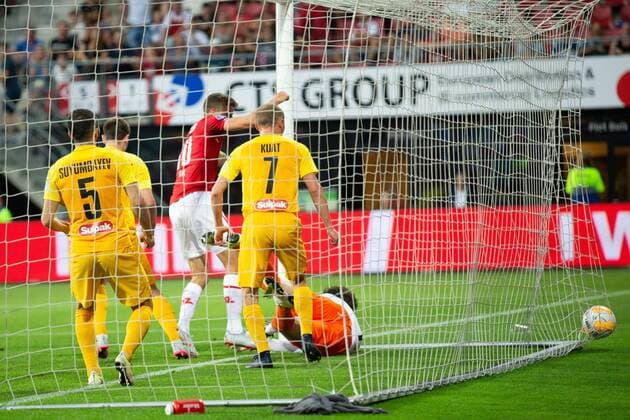 Guus Til of AZ during the UEFA Europa League second round qualifying match between AZ Alkmaar and FC Kairat at the AFAS stadium on August 02, 2018 in Alkmaar, The Netherlands UEFA Europa League 2018 2019 xVIxVIxImagesx xTomxBodexMultimediaxIVx 11652431