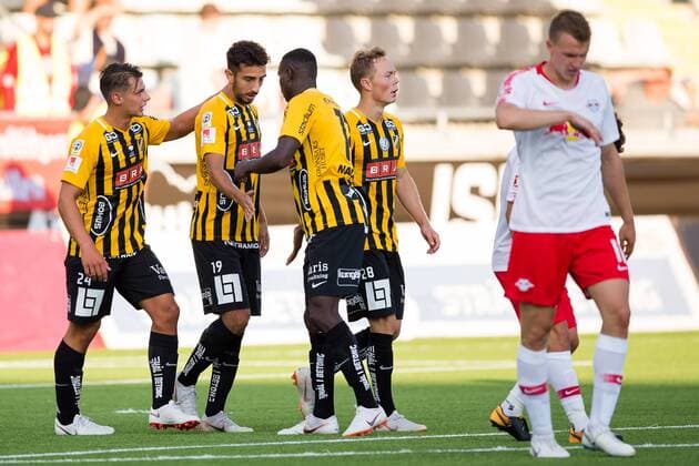 180802 Daleho Irandust of Häcken celebrates scoring 1 1 with teammates during the UEFA Europe League qualifying match between Häcken and RB Leipzig on August 2, 2018 in Gothenburg  Copyright: MICHAELxERICHSEN BB180802MI077