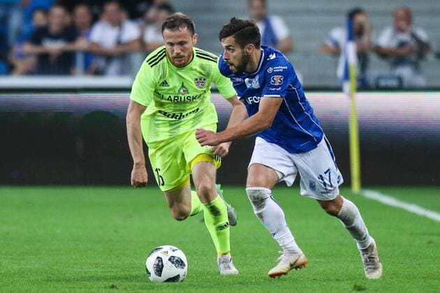 02.08.2018, Poznan, Pilka nozna , Liga Europy , Lech Poznan - Szachtior Soligorsk UEFA Europa League , Lech Poznan - Shakhtyor Soligorsk , N Z Maciej Makuszewski (Lech) Denis Laptev (Szachtior) , FOT. Adam Jastrzebowski newspix.pl --- Newspix.pl  20180802_awj_321