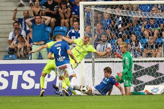 02.08.2018, Poznan, Pilka nozna , Liga Europy , Lech Poznan - Szachtior Soligorsk UEFA Europa League , Lech Poznan - Shakhtyor Soligorsk , N Z Denis Laptev (Szachtior) gol bramka Jasmin Buric (Lech) Maciej Gajos (Lech) Thomas Rogne (Lech) , FOT. Adam Jastrzebowski newspix.pl --- Newspix.pl  20180802_awj_328