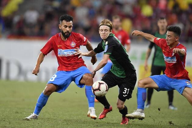 FCSB - NK Rudar Velenje NK Rudar Velenje s Ante Solomun in action against FCSB s Junior Morais and Olimpiu Morutan during FCSB - NK Rudar Velenje - UEFA Europa League 2018 2019, Second Qualifying Round: 2st leg, National Arena, Bucharest, Romania, 02 August 2018 Copyright: xAlexxNicodimx