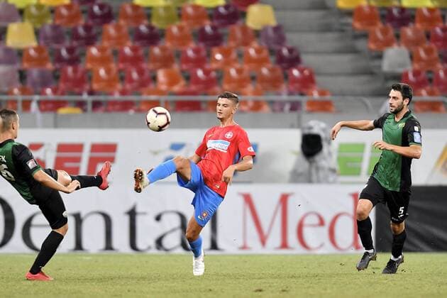 FCSB - NK Rudar Velenje FCSB s Dragos Nedelcu center, in action against NK Rudar Velenje s Anze Pisek, left, and Domagoj Muic during FCSB - NK Rudar Velenje - UEFA Europa League 2018 2019, Second Qualifying Round: 2st leg, National Arena, Bucharest, Romania, 02 August 2018 Copyright: xAlexxNicodimx