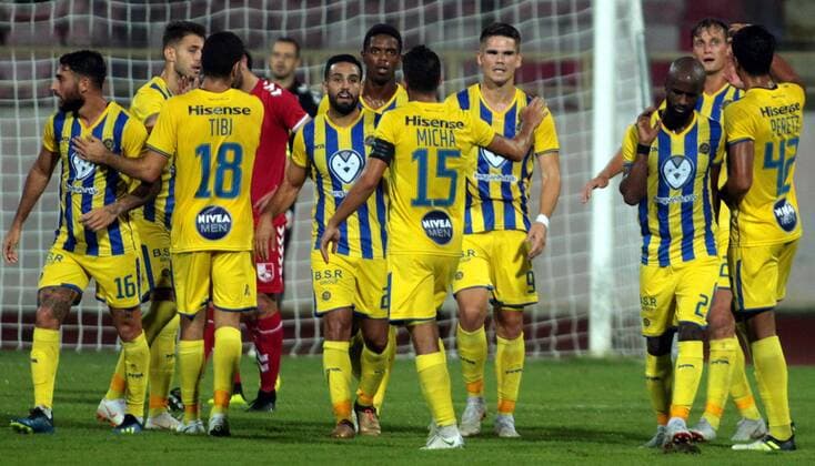 02.08.2018 Nis(Serbia) FK Ranicki Nis-FC Maccabi Tel Aviv Europa League 2nd leg qualifiers men s football Eliran Atar(L),Enric Saborit(2L),Eyal Golasa(3L), Jair Amador(4L),Vidar Kjartansson(5L),Eli Dasa(R) FC Maccabi Tel Aviv celebrate second goal : 