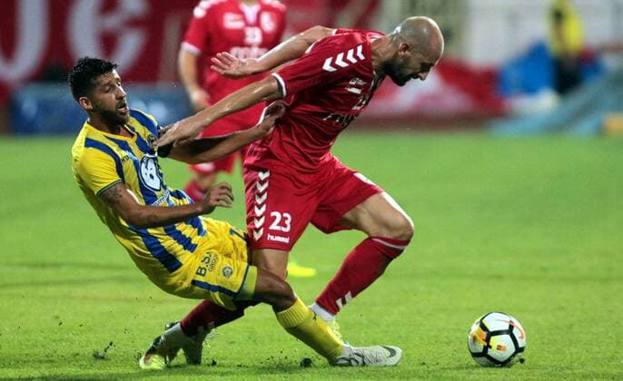 02.08.2018 Nis(Serbia) FK Ranicki Nis-FC Maccabi Tel Aviv Europa League 2nd leg qualifiers men s football Sheran Yeini(L) FC Maccabi Tel Aviv, Dusan Micic(r) FK Radnicki NIs : 