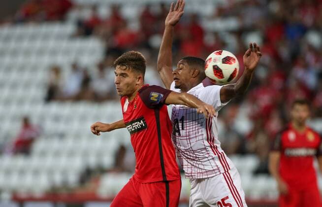 Sport Bilder des Tages SOCCER - UEFA EL quali, Admira vs Sofia MARIA ENZERSDORF,AUSTRIA,02.AUG.18 - SOCCER - UEFA Europa League qualification, FC Admira Wacker Moedling vs PFK CSKA Sofia. Image shows Patrick Schmidt (Admira) and Steven Pereira (Sofia). GEPAxpictures xMarioxKneisl