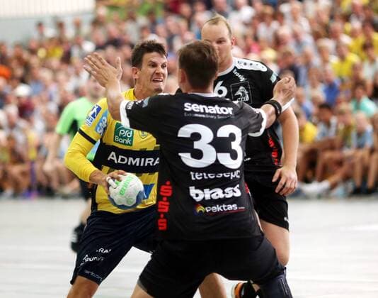 Third Handball Bundesliga MSG Grossbieberau Modau vs Rhein Neckar Löwen Friendly Match Season 2018 2019 02 08 2018 Grossbieberau v Andy Schmid RNL Jonas Dambach MSG Falken Action Single image ba
