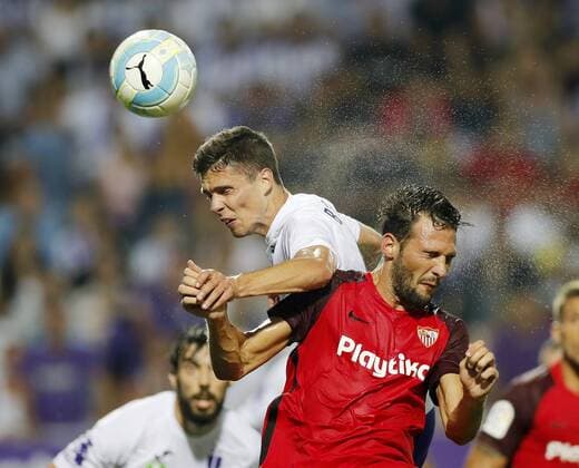BUDAPEST, HUNGARY - AUGUST 2: (l-r) Benjamin Balazs of Ujpest FC battles for the ball in the air with Franco Vazquez of Sevilla FC during the UEFA Europa League Second Qualifying Round 2nd Leg match between Ujpest FC and Sevilla FC at Ferenc Szusza Stadium on August 2, 2018 in Budapest, Hungary. LaszloxSzirtesi 