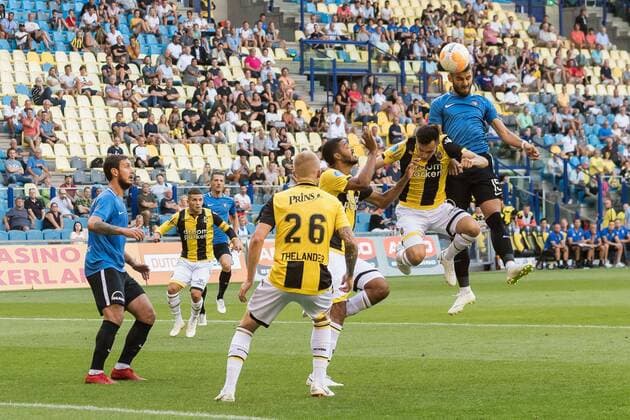 (L-R) Sebastian Mladen of FC Viitorul Constanta, Bryan Linssen of Vitesse, Rasmus Thelander of Vitesse, Jake Clarke-Salter of Vitesse, Vyacheslav Karavaev of Vitesse, Bogdan TÃŽRU of FC Viitorul Constanta during the UEFA Europa League second round qualifying match between Vitesse Arnhem and FC Viitorul Constanta at the Gelredome on August 02, 2018 in Arnhem, The Netherlands UEFA Europa League 2018 2019 xVIxVIxImagesx xGerritxvanxKeulenxIVx 11656179