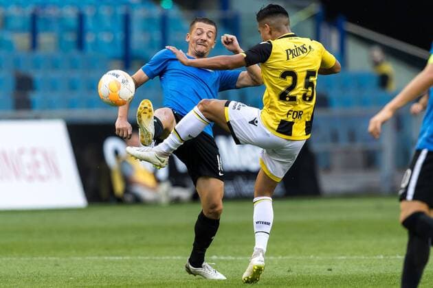 (L-R) Vlad Achim of FC Viitorul Constanta, Navarone Foor of Vitesse during the UEFA Europa League second round qualifying match between Vitesse Arnhem and FC Viitorul Constanta at the Gelredome on August 02, 2018 in Arnhem, The Netherlands UEFA Europa League 2018 2019 xVIxVIxImagesx xGerritxvanxKeulenxIVx 11656182
