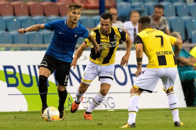 (L-R) Denis Dragus of FC Viitorul Constanta, Thomas Bruns of Vitesse, Roy Beerens of Vitesse during the UEFA Europa League second round qualifying match between Vitesse Arnhem and FC Viitorul Constanta at the Gelredome on August 02, 2018 in Arnhem, The Netherlands UEFA Europa League 2018 2019 xVIxVIxImagesx xGerritxvanxKeulenxIVx 11656218
