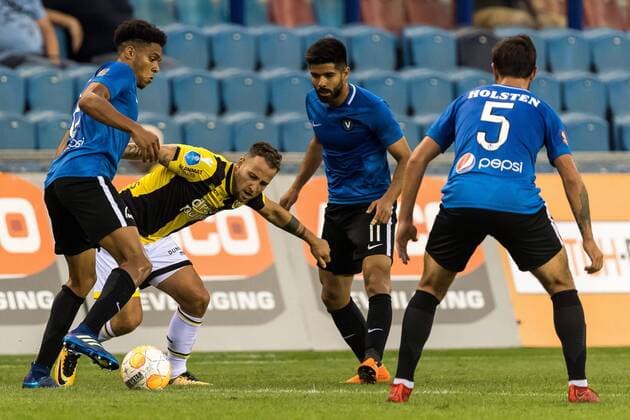 (L-R) Bradley de Nooijer of FC Viitorul Constanta, Roy Beerens of Vitesse, Ionut VÃŽNA of FC Viitorul Constanta, Sebastian Mladen of FC Viitorul Constanta during the UEFA Europa League second round qualifying match between Vitesse Arnhem and FC Viitorul Constanta at the Gelredome on August 02, 2018 in Arnhem, The Netherlands UEFA Europa League 2018 2019 xVIxVIxImagesx xGerritxvanxKeulenxIVx 11656220