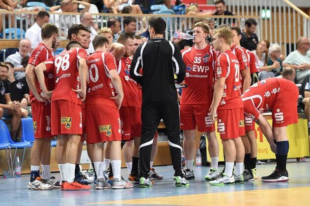 Men s Handball Season 2018 19 Mini Turniner in the MBS Arena 1 VfL Potsdam Füchse Berlin Head Coach Daniel Deutsch 1 VfL Potsdam in a break with his team 03 08 18 Copyright: xMichaelxHundtx xMatthiasxKochx