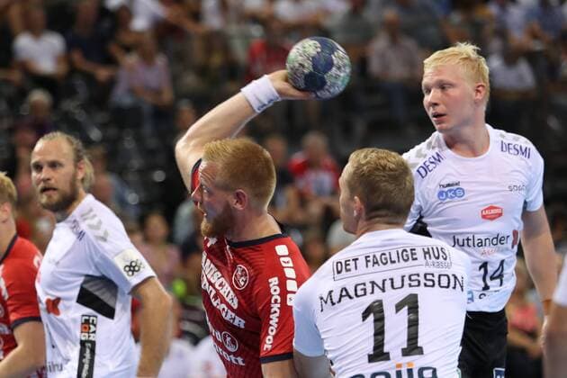 17 Jacob Cement Cup Handball Test Match 03 08 18 Jim Gottfridsson SG Flensburg Handewitt 24 prevails against the defense of Aalborg Handball xmmkx