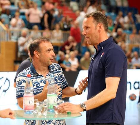 GER 1 HBL FUEL BERLIN VS National Team Japan 03 08 2018 Airship Port Berlin GER 1 HBL FUEL BERLIN VS National Team Japan in the picture Manager Bob Hanning Fuechse Berlin Head Coach Head Coach Dagur Sigurdsson nordphotox xEngler nph00076