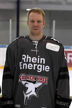 Ice Hockey DEL team photo and player portraits Kölner Haie Koelns Marcel Mueller No. 9 wd