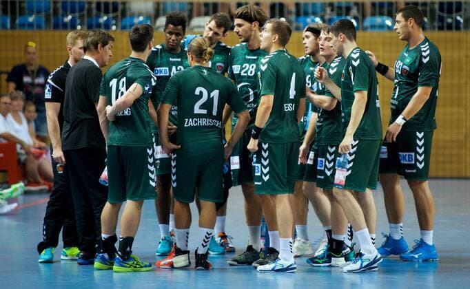 Handball 03 08 2018 Start of the season 2018 2019 FLITZTURNIER in the MBS Arena Potsdam FÜCHSE Berlin geg 1 VfL Potsdam EXCEPTION Team meeting from left to right Velimir PETKOVIC Coach Fuechse Hans LINDBERG 18 Faechse Wael JALLOUZ 42 Füchch Mattias ZACHRISSON 21 Fuechse Jakov GOJUN 10 Füchse Erik SCHMIDT 28 Fuechse Bjarki Mar ELISSON 4 Füchse Jacob Tandrup HOLM 6 Füchse Christoph REISSKY Reißky 43 Fanny Mijajlo MARSENIC 93 Füchse