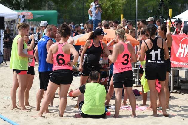 Handball Women season 2018 finals German championship beach handball main round Beach whispering Minden Beach Berlin the players of Beach Berlin in a break 04 08 18 Copyright: xMichaelxHundtx xMatthiasxKochx