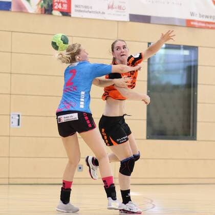 Laura van der Heijden Bietigheim in a duel with Chantal Wick Nottwil Wittlich Handball Cup Handball 04 08 2018 Wittlich Handball Cup Handball 04 08 2018 Wittlich Copyright: xEIBNER RenexWeissx EP_RWS
