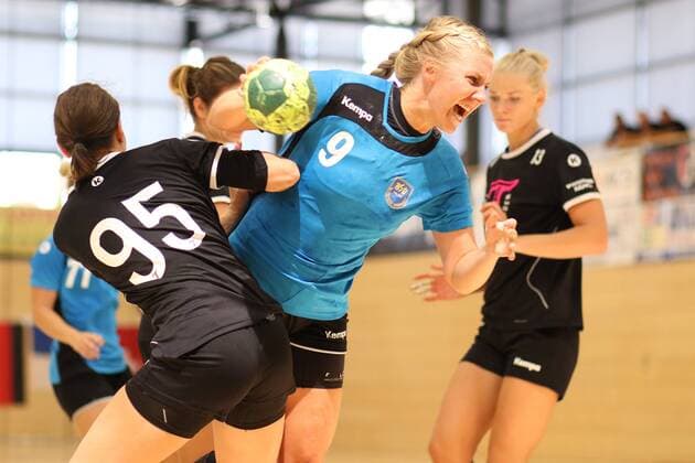 Christina Haurum Buxtehude in a duel with Dorina Korsos Metzingen Wittlich Handball Cup Handball 04 08 2018 Wittlich Handball Cup Handball 04 08 2018 Wittlich Copyright: xEIBNER RenexWeissx EP_RWS