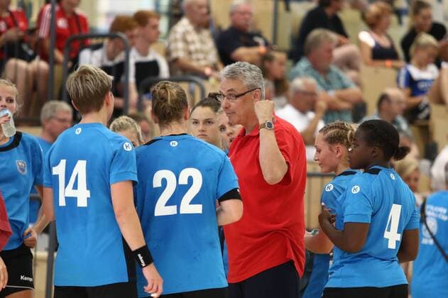 Coach Dirk Leun Buxtehude at time-out Wittlicher Handball Cup Handball 04 08 2018 Wittlich Handball Cup Handball 04 08 2018 Wittlich Copyright: xEIBNER RenexWeissx EP_RWS
