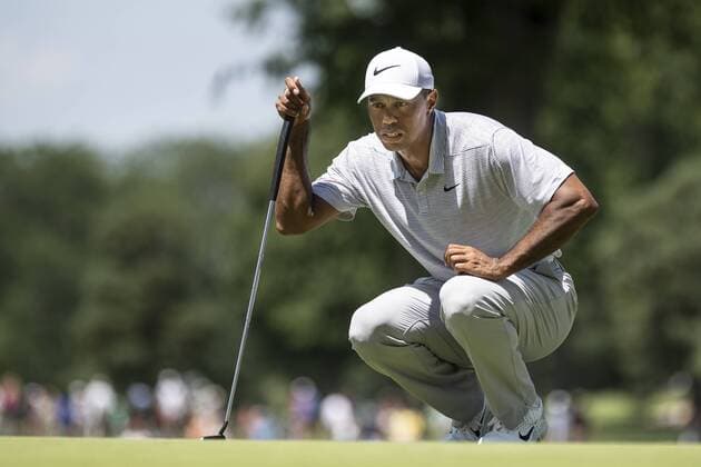 Sport Themen der Woche KW31 Sport Bilder des Tages AKRON, OH - AUGUST 04: Tiger Woods (USA) lines up his putt on the second green during the third round of the WGC-Bridgestone Invitational on August 4, 2018 at the Firestone Country Club South Course in Akron, Ohio. (Photo by Shelley Lipton Icon Sportswire) GOLF: AUG 04 PGA Golf Herren - WGC-Bridgestone Invitational Icon180804510 EDITORIAL USE ONLY
