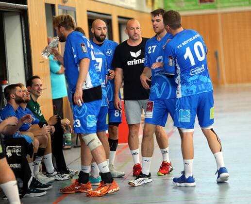 Handball Weininselturnier Groß Umstadt Season 2018 2019 05 08 2018 Groß Umstadt v l The TV Büttelborn with trainer Thomas Götzenleuchter Single image Single image