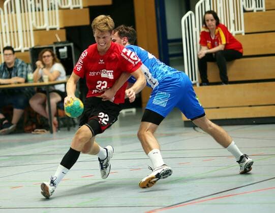 Handball Weininselturnier Groß Umstadt Season 2018 2019 05 08 2018 Groß Umstadt v l Phil Lucas Ljubic Offenbach Lars Weckmann Büttelborn single frame single image