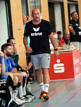 Handball Weininselturnier Groß Umstadt season 2018 2019 05 08 2018 Groß Umstadt v l Thomas Götzenleuchter coach TV Büttelborn action single image