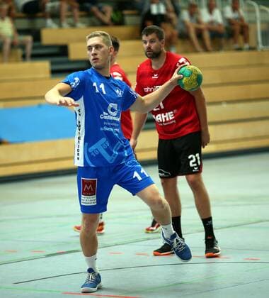 Handball Weininselturnier Groß Umstadt season 2018 2019 05 08 2018 Groß Umstadt v l Philip Wesp Büttelborn at the seven-meter action Single image